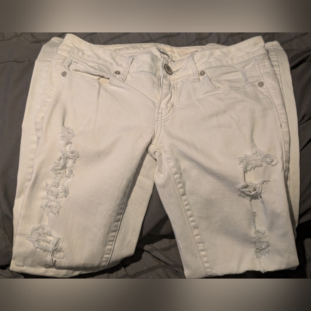 Distressed White Jeans By American Eagle Sz 2